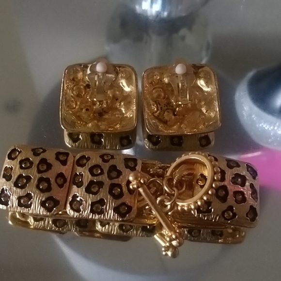 STUNNING SET - Picture 2 of 4